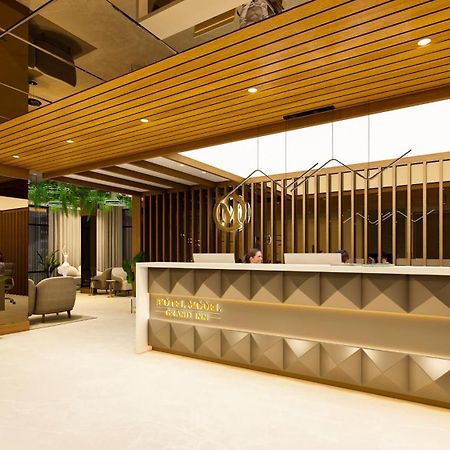 Model Grand Inn Беллари Экстерьер фото